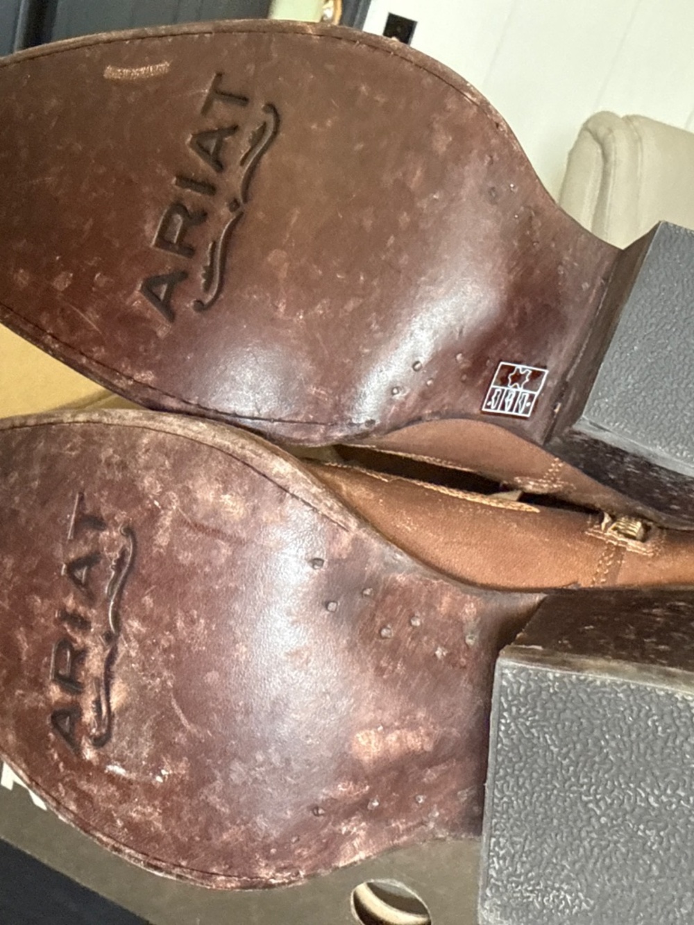 Ariat Women’s Casanova Naturally Distressed Brown Boots - Picture 2 of 2
